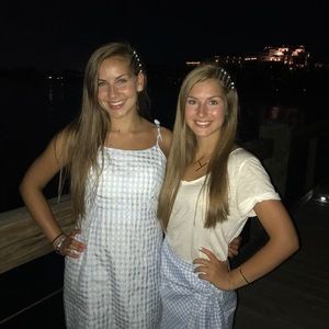 Meet your Posher, Hallie